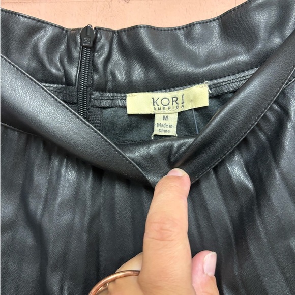 Pleated Leather Skirt - Picture 4 of 4